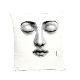 Housse de coussin Face blanc ” Yeux fermés “