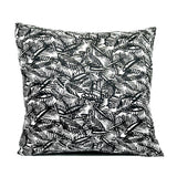 Housse de coussin fleurie graphique noir et blanc