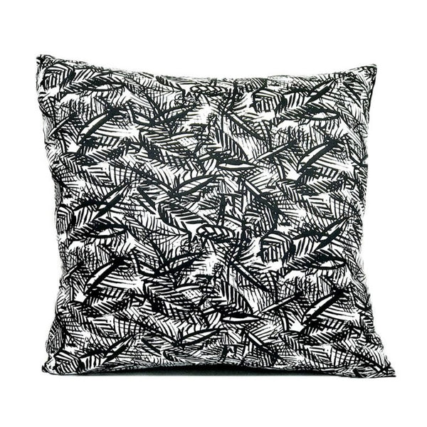 Housse de coussin fleurie graphique noir et blanc