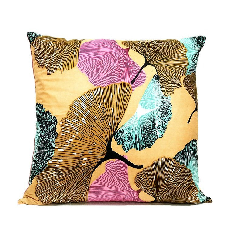 Housse de coussin feuilles géantes rose, vert pistache, marron sablé, sur fond saumon
