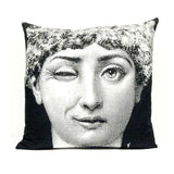 Housse de coussin Face noir ” Clin d’œil “