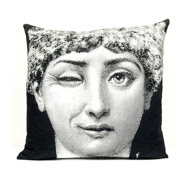 Housse de coussin Face noir ” Clin d’œil “