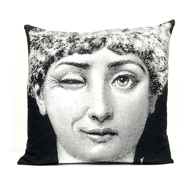 Housse de coussin Face noir ” Clin d’œil “